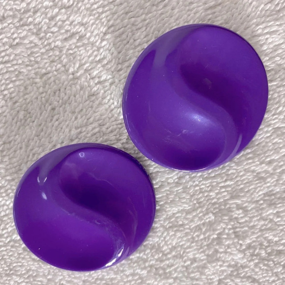 Vintage Round Purple Textured Clip On Earrings - Picture 3 of 9